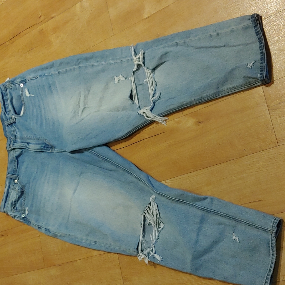 AE Ripped Mom Jean - Picture 2 of 10